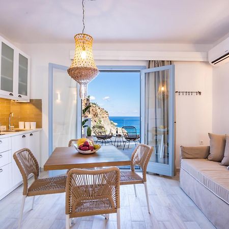 Yploui Suites Kerpe Dış mekan fotoğraf
