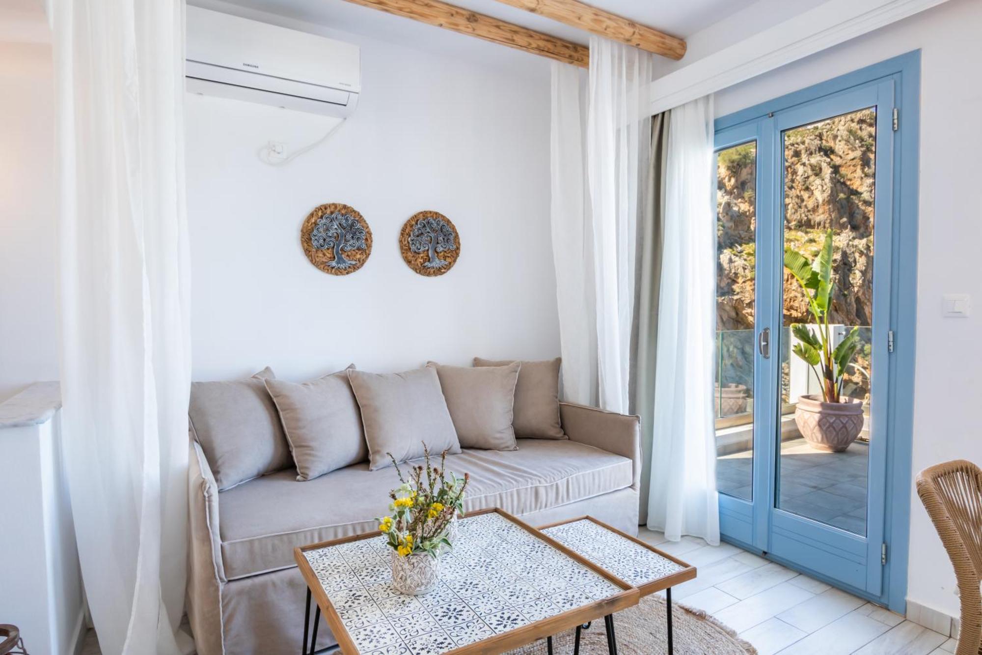 Yploui Suites Kerpe Dış mekan fotoğraf