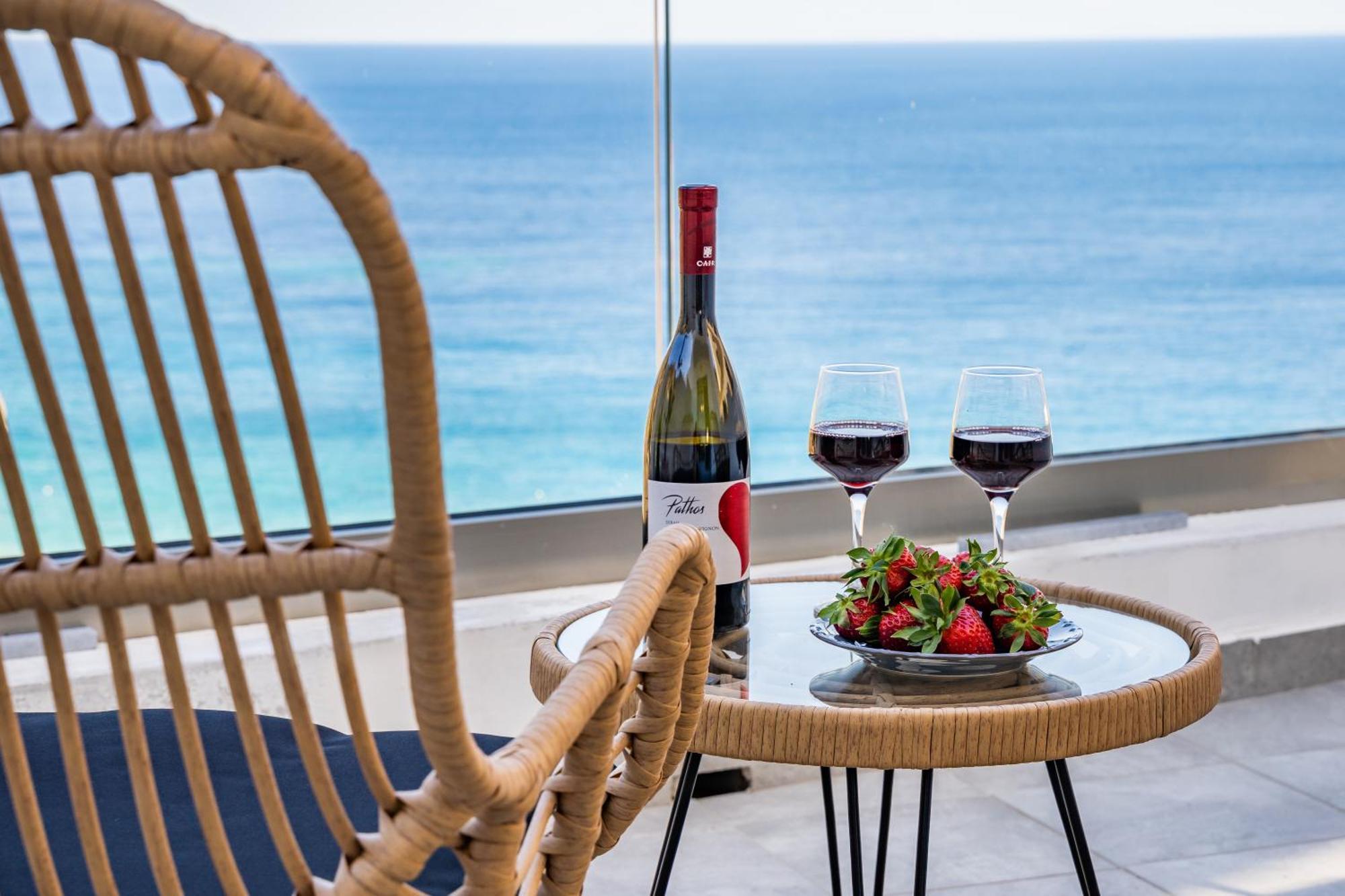 Yploui Suites Kerpe Dış mekan fotoğraf